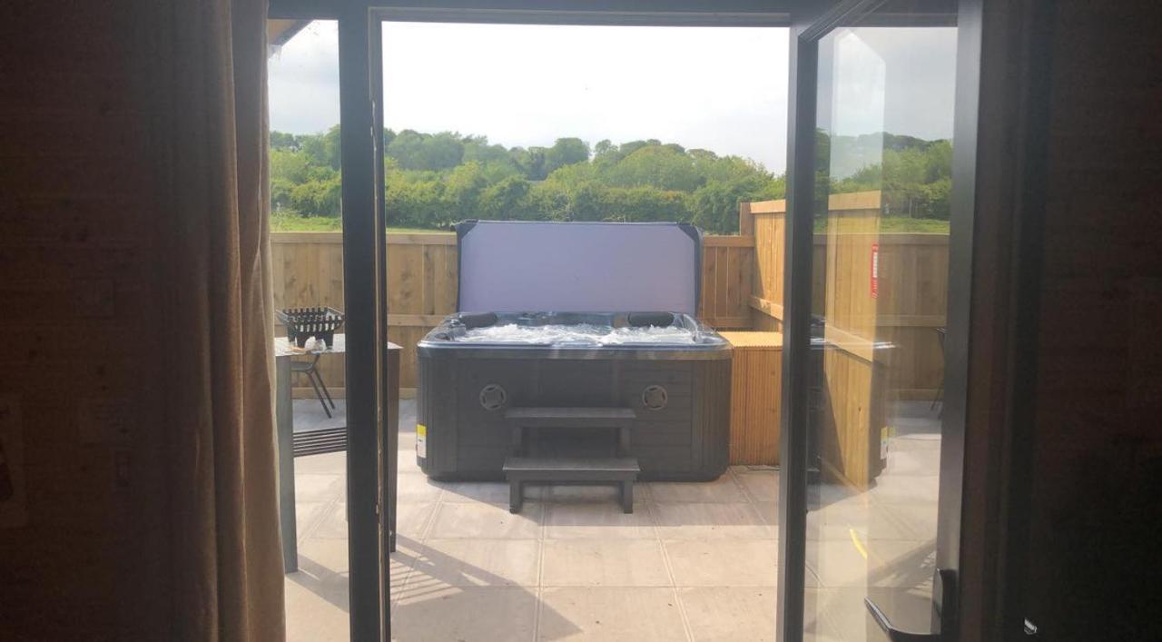 Superior Glamping Pod With Hot Tub Hotel Frodsham Exterior foto